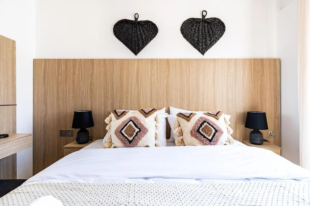 Apartment Made With Love 1-Br Apt By Finikoudes Beach Larnaca