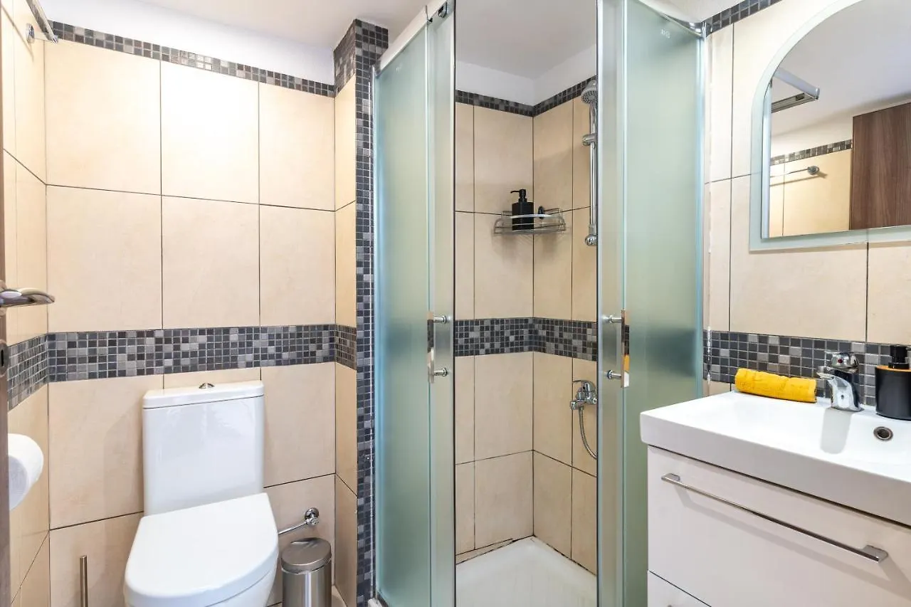 Made With Love 1-Br Apt By Finikoudes Beach Larnaca Appartamento